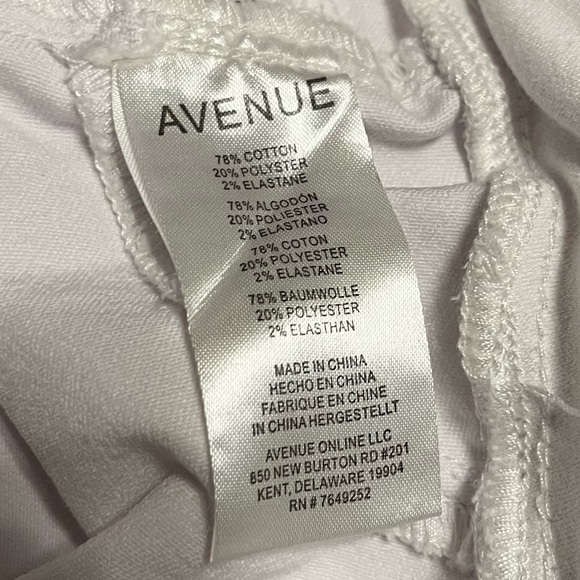 Avenue Pull On Ankle White Denim Jeans - Picture 5 of 8